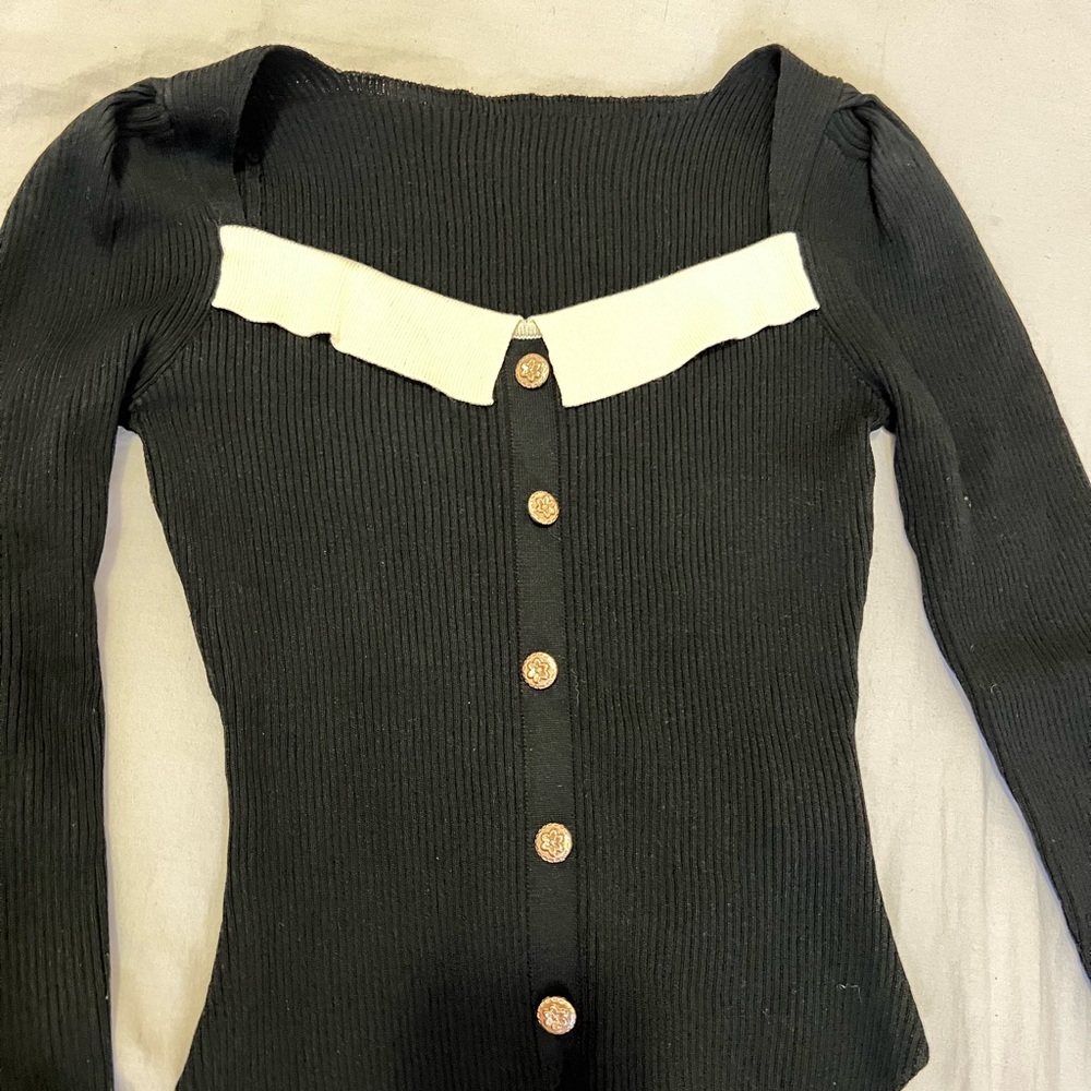 Black and off white vintage style long sleeves shirt with gold buttons.